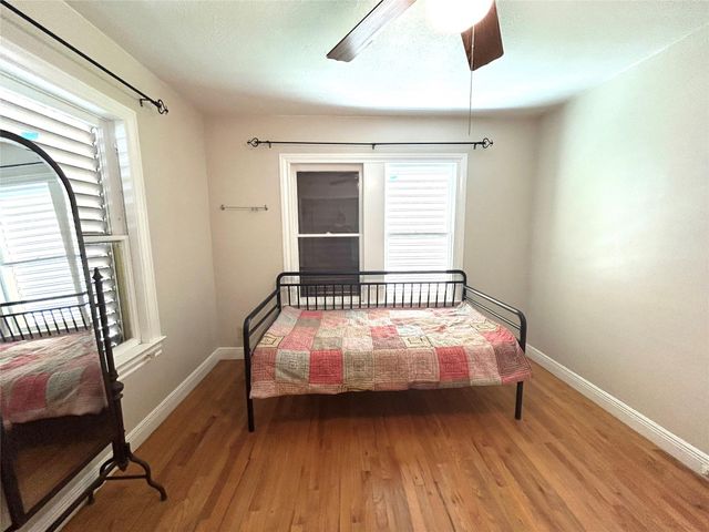 4915 Houston Drive, Galveston, TX 77551