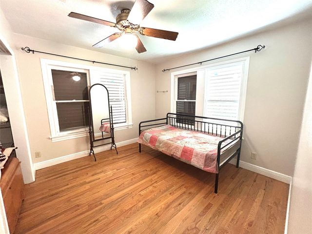 4915 Houston Drive, Galveston, TX 77551