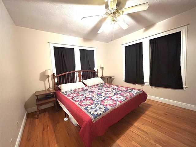 4915 Houston Drive, Galveston, TX 77551