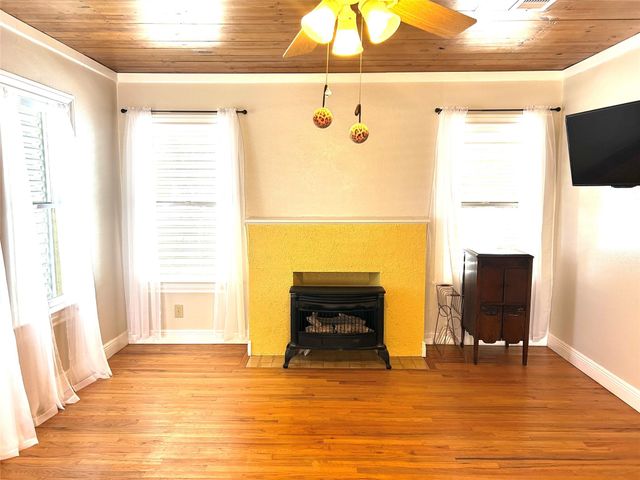 4915 Houston Drive, Galveston, TX 77551