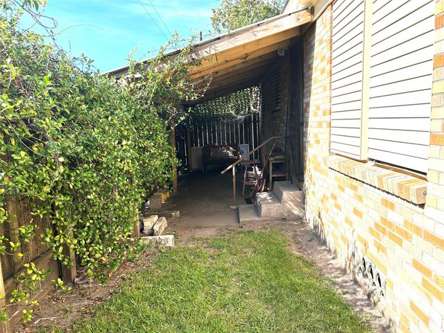 4915 Houston Drive, Galveston, TX 77551