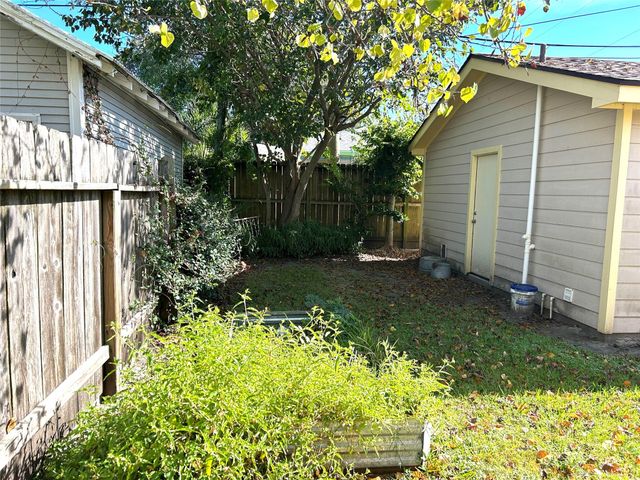 4915 Houston Drive, Galveston, TX 77551