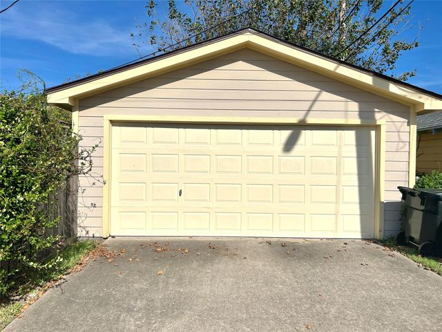 4915 Houston Drive, Galveston, TX 77551