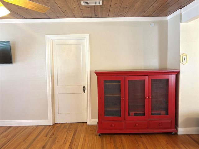 4915 Houston Drive, Galveston, TX 77551