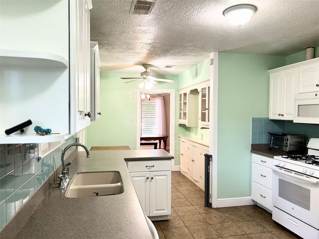 4915 Houston Drive, Galveston, TX 77551