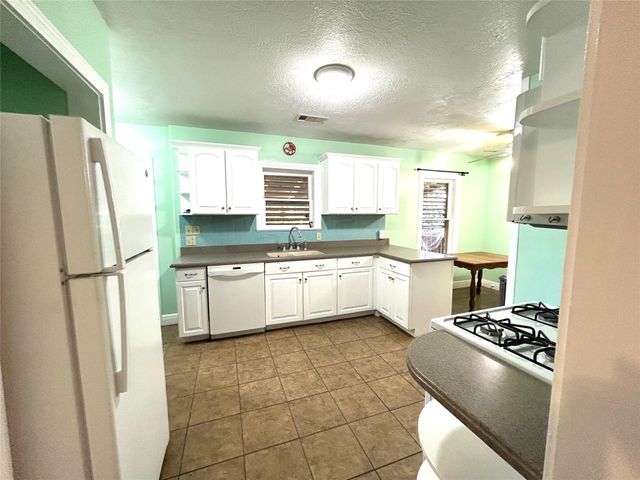 4915 Houston Drive, Galveston, TX 77551