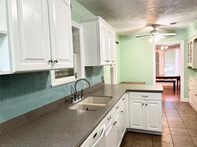 4915 Houston Drive, Galveston, TX 77551