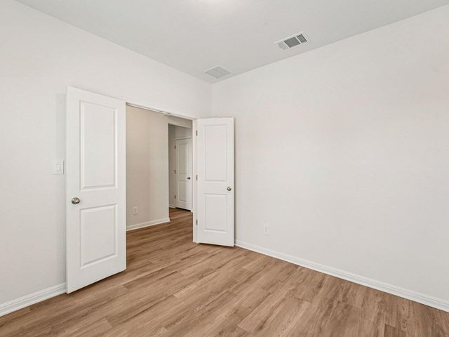 128 Maple Hedge RD, Hutto, TX 78634