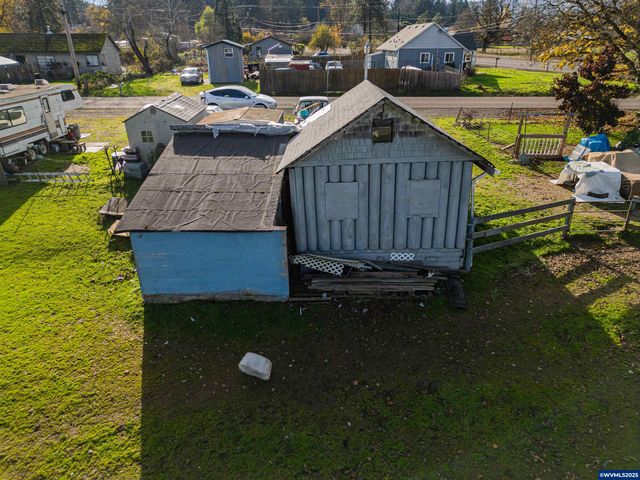 1715 Cascade Dr, Lebanon, OR 97355