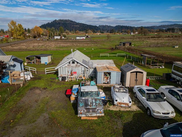 1715 Cascade Dr, Lebanon, OR 97355