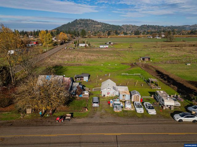 1715 Cascade Dr, Lebanon, OR 97355