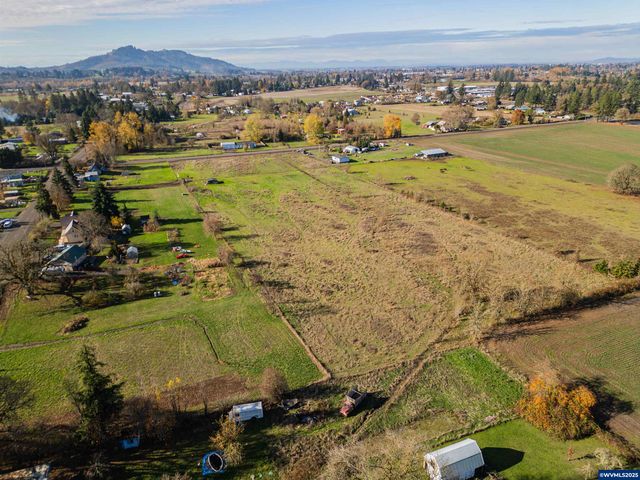 1715 Cascade Dr, Lebanon, OR 97355