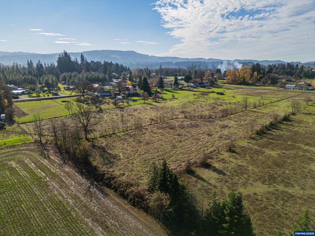 1715 Cascade Dr, Lebanon, OR 97355