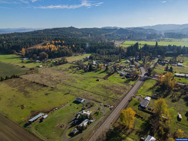 1715 Cascade Dr, Lebanon, OR 97355