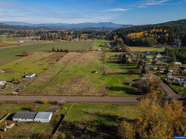 1715 Cascade Dr, Lebanon, OR 97355