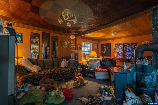 1715 Cascade Dr, Lebanon, OR 97355