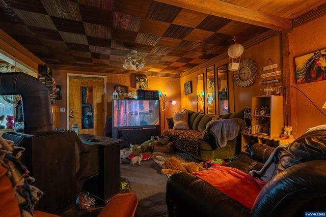 1715 Cascade Dr, Lebanon, OR 97355