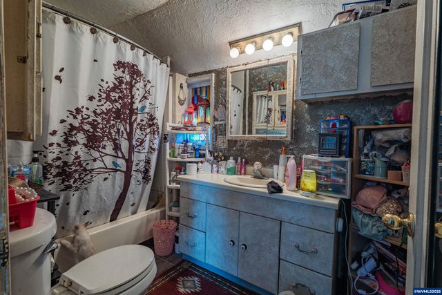 1715 Cascade Dr, Lebanon, OR 97355