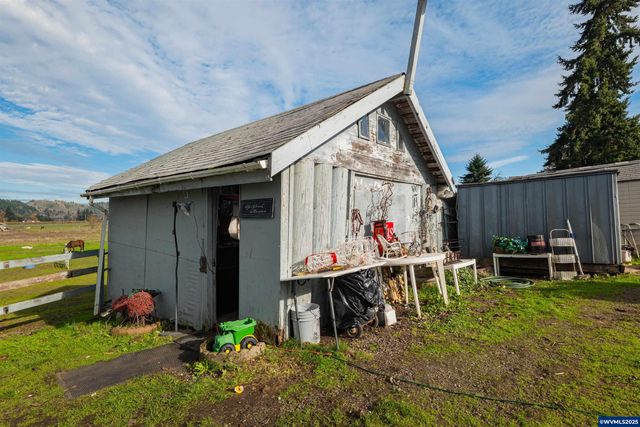 1715 Cascade Dr, Lebanon, OR 97355