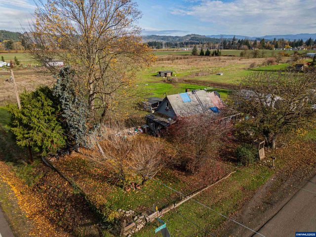 1715 Cascade Dr, Lebanon, OR 97355