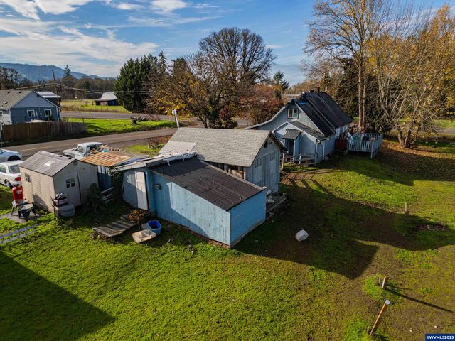 1715 Cascade Dr, Lebanon, OR 97355
