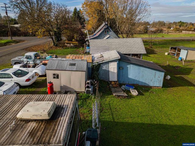 1715 Cascade Dr, Lebanon, OR 97355