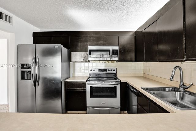 105 Liberty Ct, Deerfield Beach, FL 33442