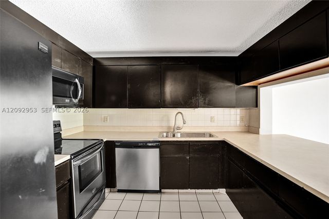 105 Liberty Ct, Deerfield Beach, FL 33442