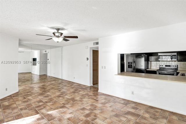 105 Liberty Ct, Deerfield Beach, FL 33442