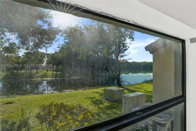 105 Liberty Ct, Deerfield Beach, FL 33442