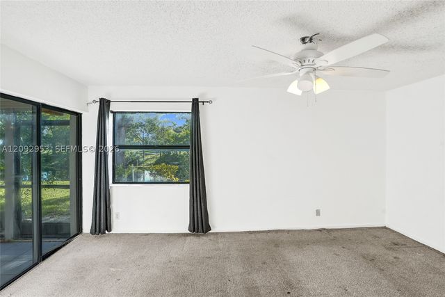 105 Liberty Ct, Deerfield Beach, FL 33442