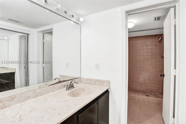 105 Liberty Ct, Deerfield Beach, FL 33442