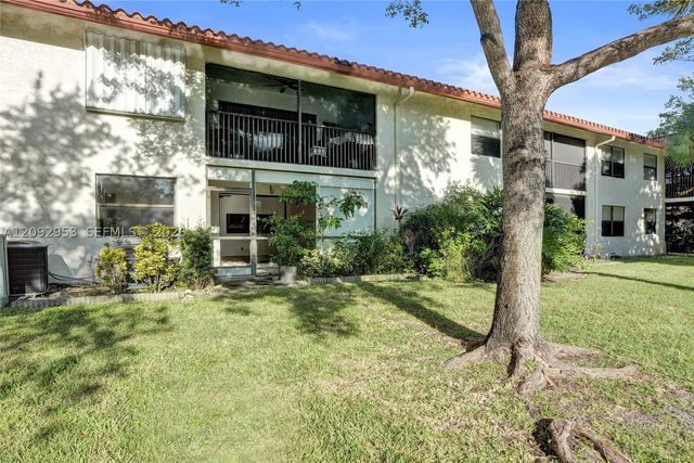 105 Liberty Ct, Deerfield Beach, FL 33442