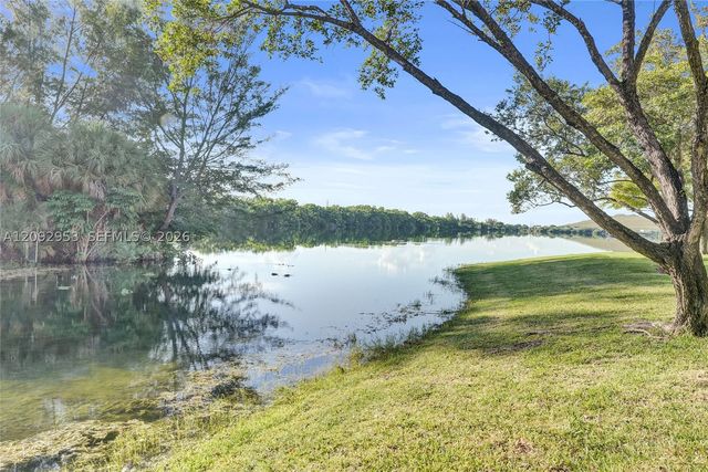 105 Liberty Ct, Deerfield Beach, FL 33442