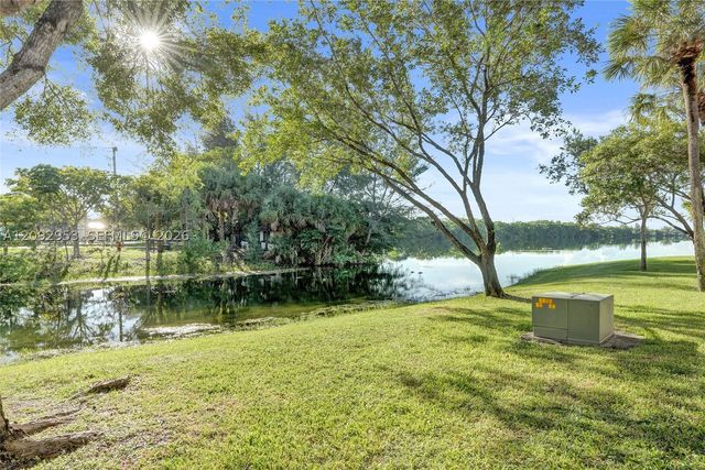 105 Liberty Ct, Deerfield Beach, FL 33442