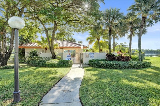 105 Liberty Ct, Deerfield Beach, FL 33442