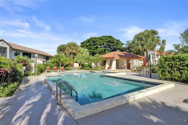 105 Liberty Ct, Deerfield Beach, FL 33442