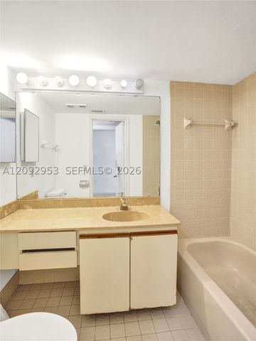 105 Liberty Ct, Deerfield Beach, FL 33442