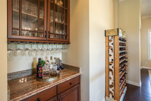 9257 Sugar Creek Drive, West Des Moines, IA 50266