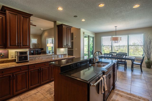 9257 Sugar Creek Drive, West Des Moines, IA 50266