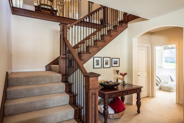 9257 Sugar Creek Drive, West Des Moines, IA 50266