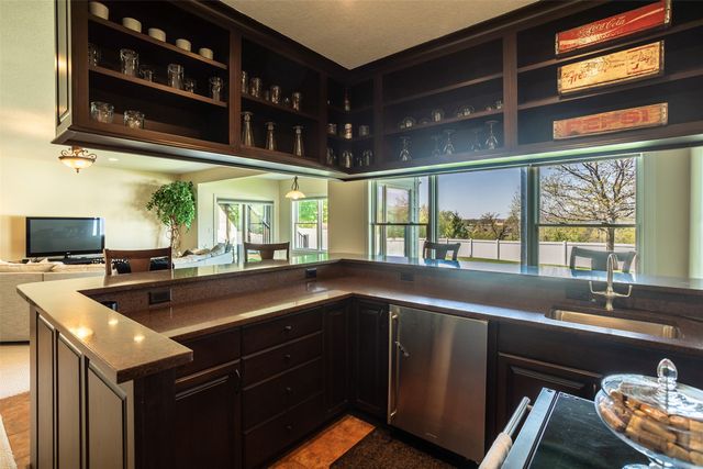 9257 Sugar Creek Drive, West Des Moines, IA 50266