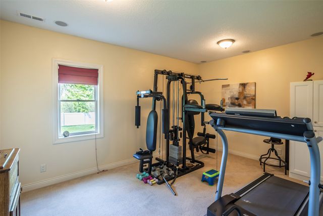 9257 Sugar Creek Drive, West Des Moines, IA 50266