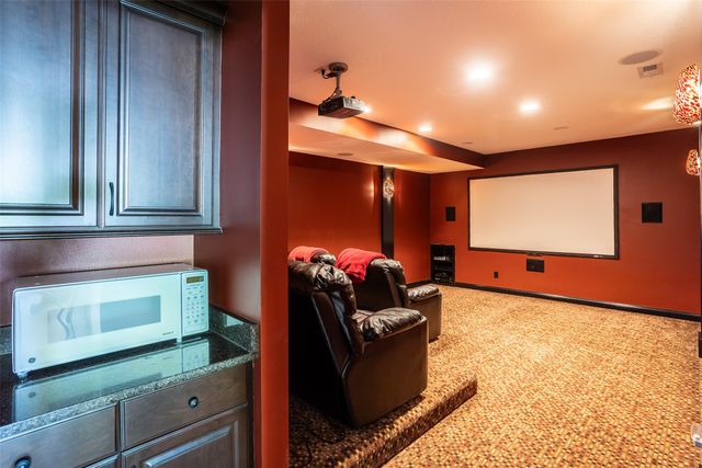 9257 Sugar Creek Drive, West Des Moines, IA 50266