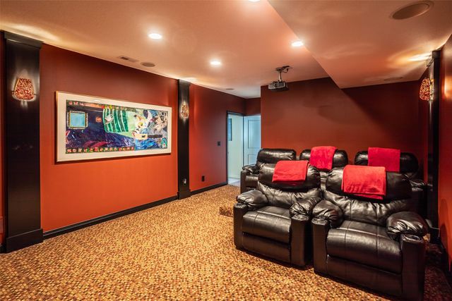 9257 Sugar Creek Drive, West Des Moines, IA 50266