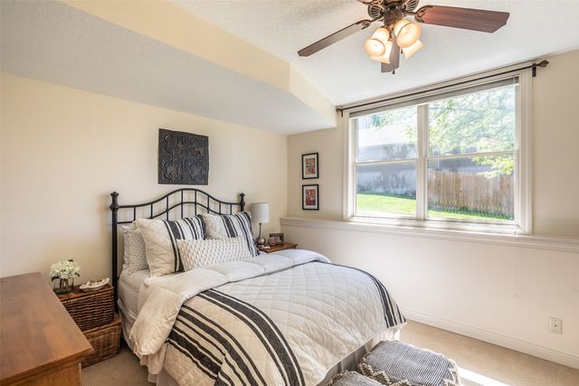9257 Sugar Creek Drive, West Des Moines, IA 50266