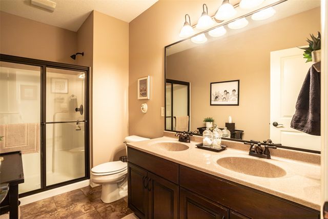 9257 Sugar Creek Drive, West Des Moines, IA 50266