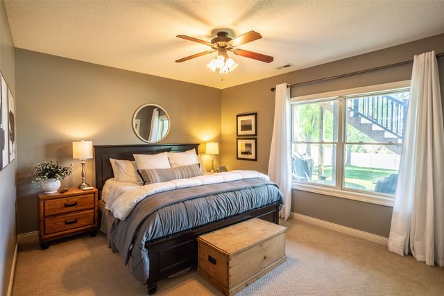 9257 Sugar Creek Drive, West Des Moines, IA 50266