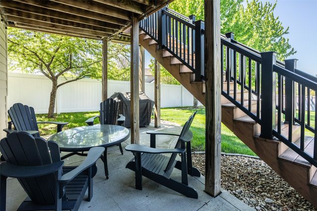 9257 Sugar Creek Drive, West Des Moines, IA 50266