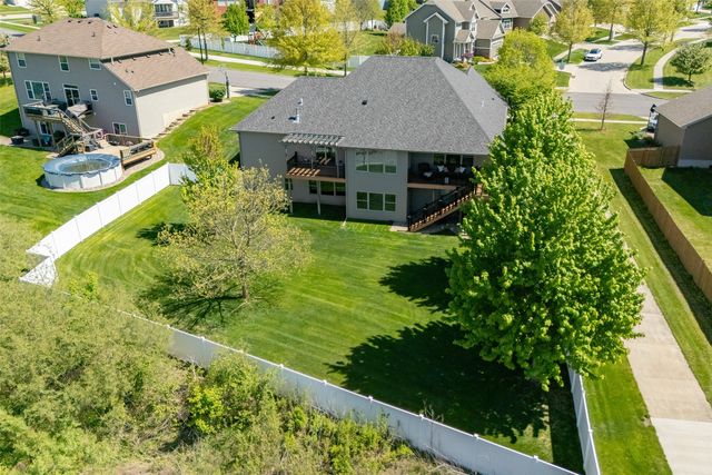 9257 Sugar Creek Drive, West Des Moines, IA 50266